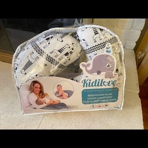 NWT kidilove nursing pillow